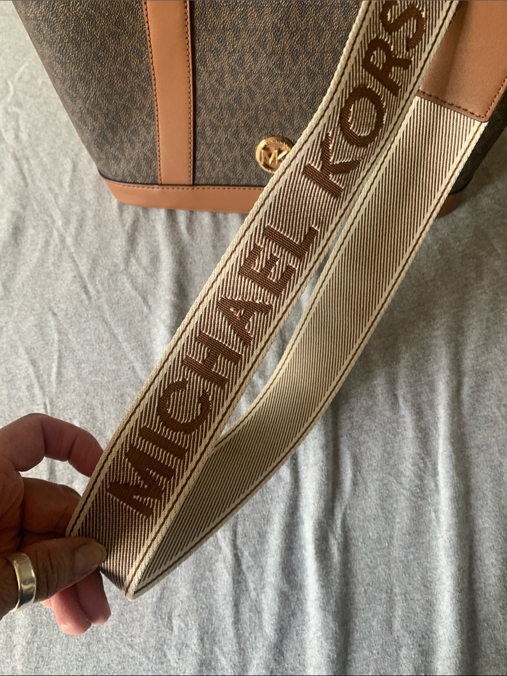 Michael Kors crossbody - Picture 2 of 8
